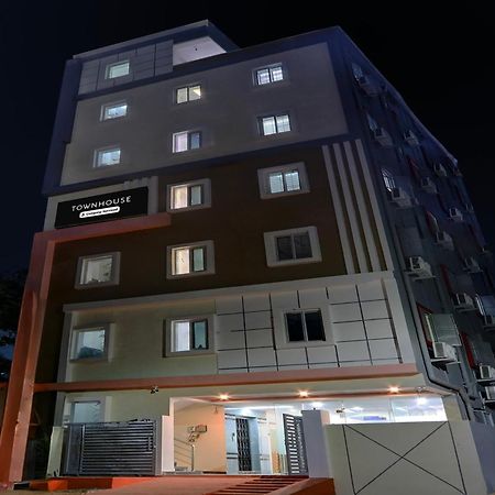 Super Townhouse Nanak Ram Guda Near Waverock Sez Hyderabad Eksteriør bilde