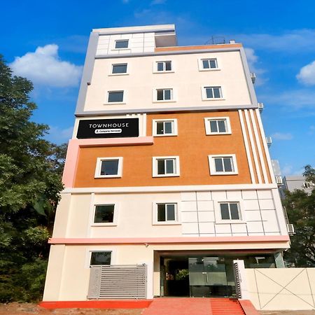 Super Townhouse Nanak Ram Guda Near Waverock Sez Hyderabad Eksteriør bilde