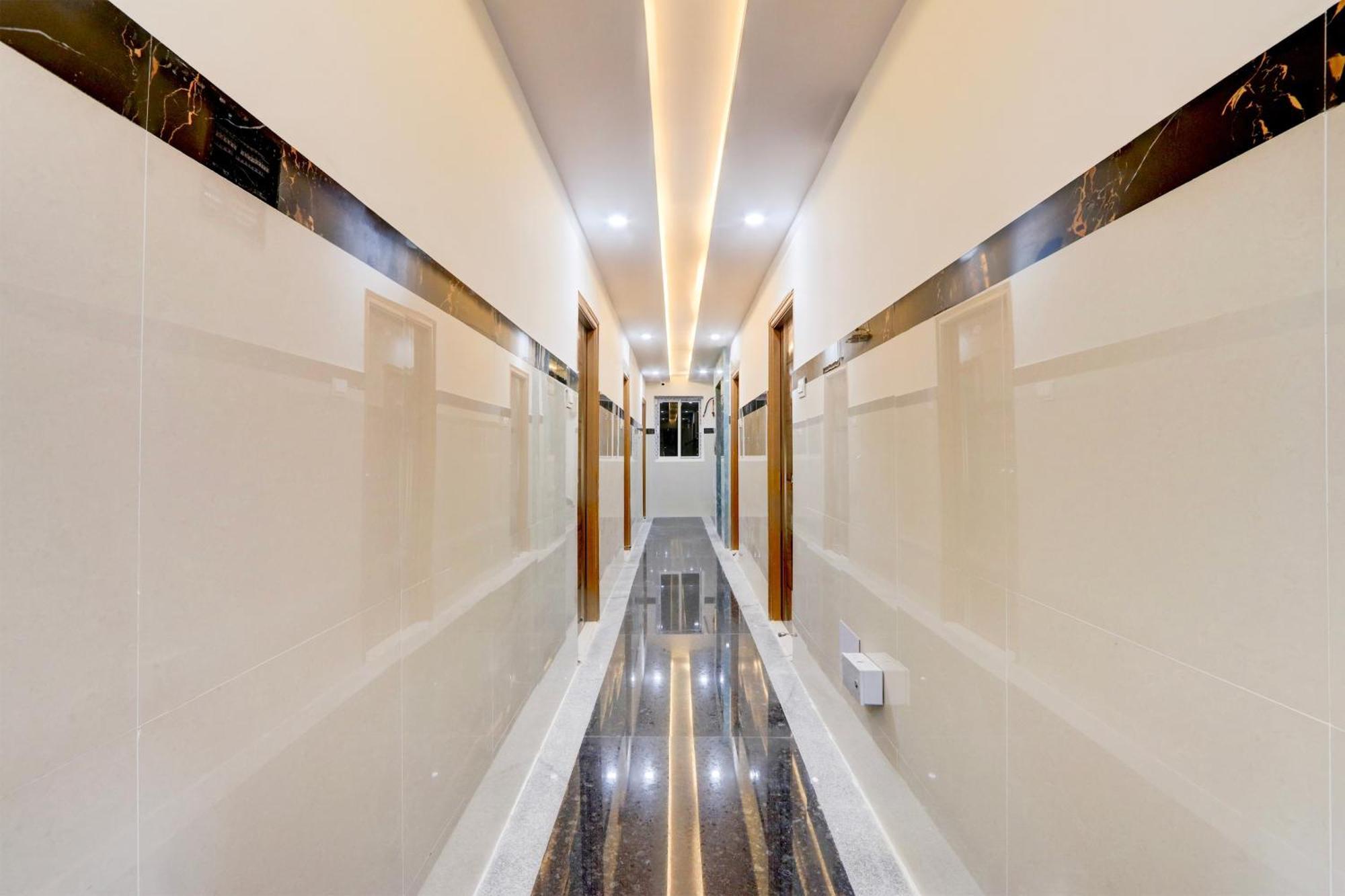 Super Townhouse Nanak Ram Guda Near Waverock Sez Hyderabad Eksteriør bilde