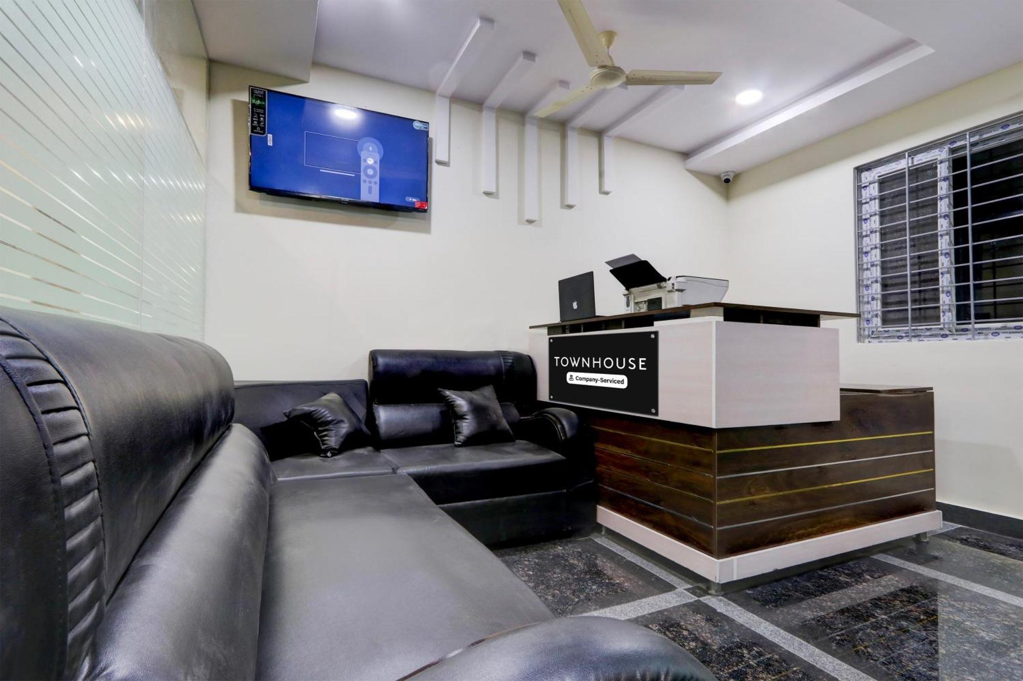 Super Townhouse Nanak Ram Guda Near Waverock Sez Hyderabad Eksteriør bilde